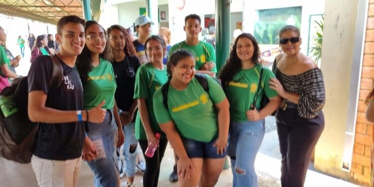 Famoso Sarau de Literatura traz peças teatrais para alunos interpretarem textos em escola da Capital