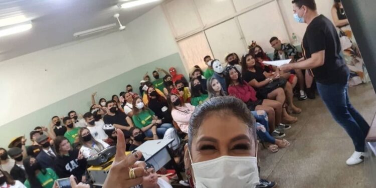 Famoso Sarau de Literatura traz peças teatrais para alunos interpretarem textos em escola da Capital