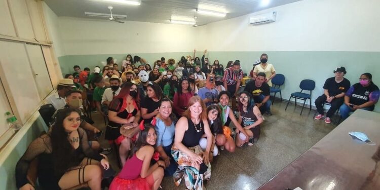 Famoso Sarau de Literatura traz peças teatrais para alunos interpretarem textos em escola da Capital