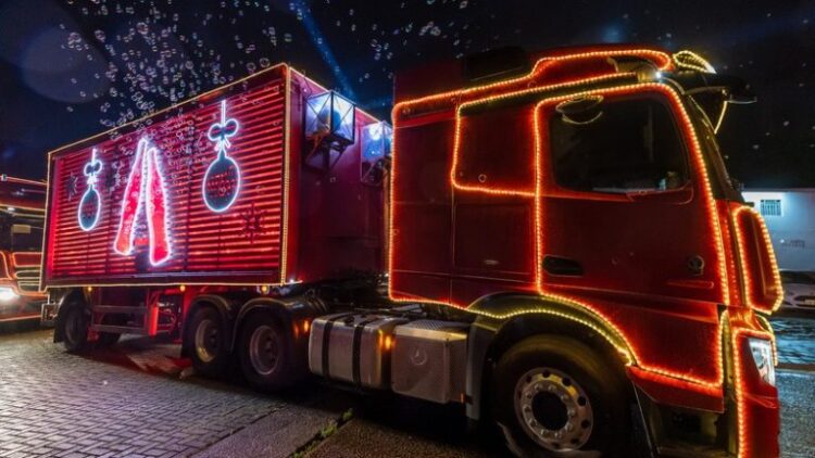 Caravana da Coca-Cola chega à Capital iluminando ruas de 10 bairros