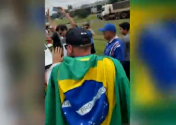 Vídeo: Motorista atropela grupo e fere 10 manifestantes contra o resultado das Eleições 2022