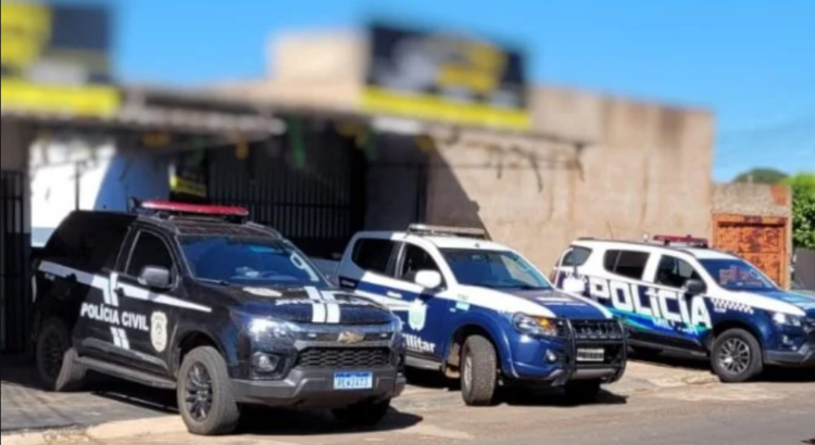 Dupla é presa por ameaçar vizinhos com revólver no Bairro Parque Novos Estados