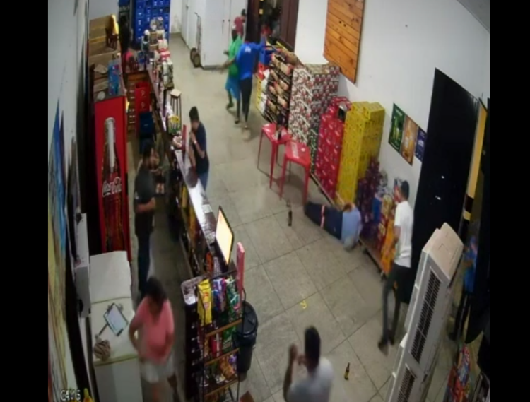 Polícia prende Marinho, acusado de matar a tiros Sérgio Roberto em bar no interior