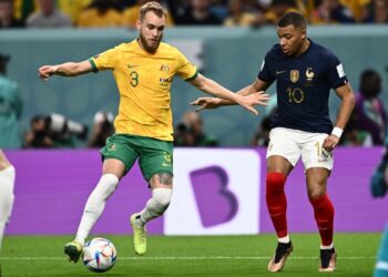 Atual campeã, França goleia Austrália de virada em estreia na Copa do Mundo