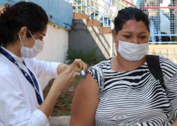 Vacinação da 4ª dose contra a Covid para quem tem 30 anos abre neste sábado na Capital