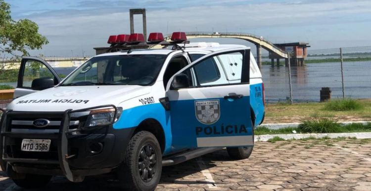 Homens em Van tentam aliciar grupo de 6 crianças e um deles acaba preso