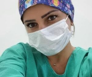 Trabalhando em posto de gasolina, enfermaria e cuidando da filha doente, mulher troca jaleco por chopp