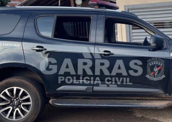 Polícia prende homem que matou outro a tiros, após defenderem esposas em briga