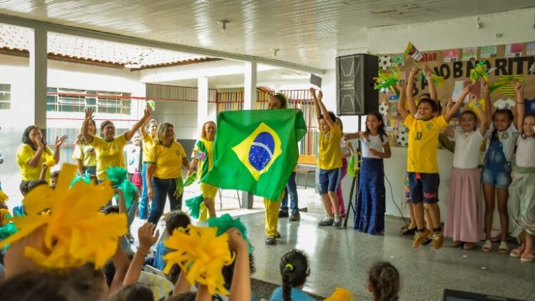 Escolas municipais terão horário especial nos dias de jogos da seleção brasileira na Copa
