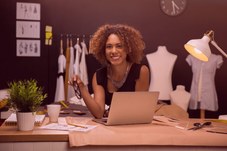 Desenrola lança terceiro curso gratuito para mulheres empreendedoras