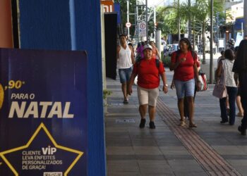Às vésperas do Natal, governador quita salários dos servidores e injeta mais R$ 432 milhões na economia de MS
