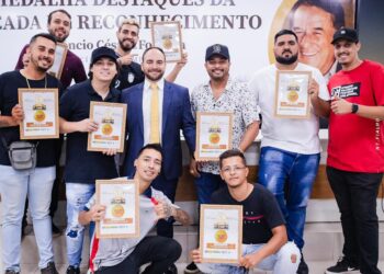 Pelo 13º ano, Jean Paçoka recebe prêmio de Melhor Produtor do Ano
