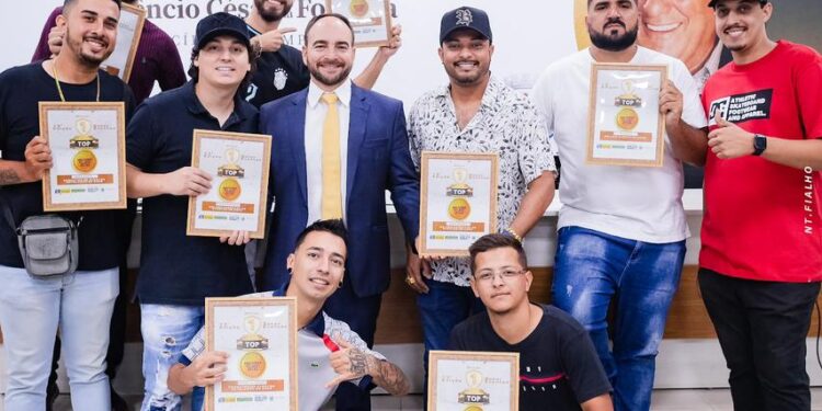 Pelo 13º ano, Jean Paçoka recebe prêmio de Melhor Produtor do Ano