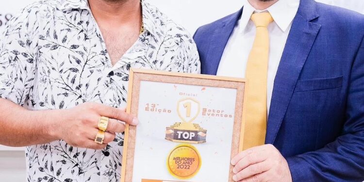 Pelo 13º ano, Jean Paçoka recebe prêmio de Melhor Produtor do Ano