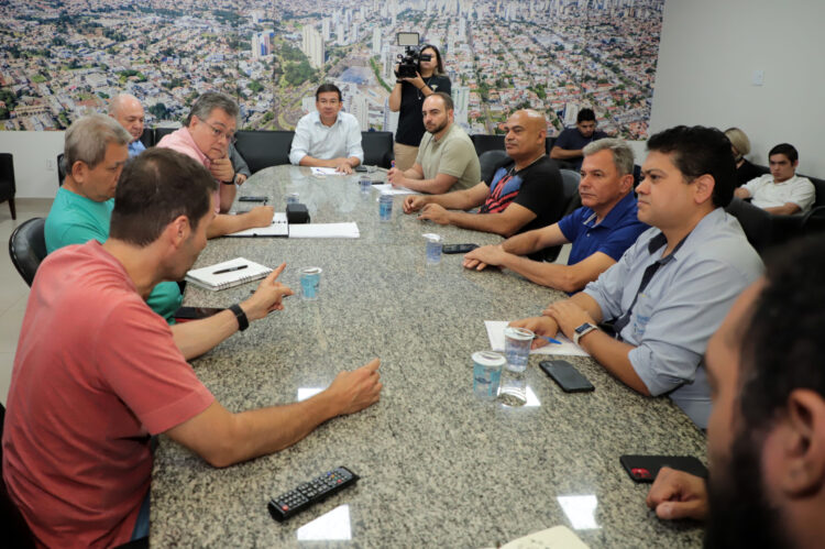 Vereadores discutem medidas para evitar greve dos motoristas do transporte coletivo