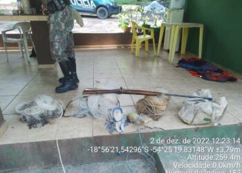 Caseiro é preso por pescar na Piracema, portar arma e é multado em R$ 1,5 mil