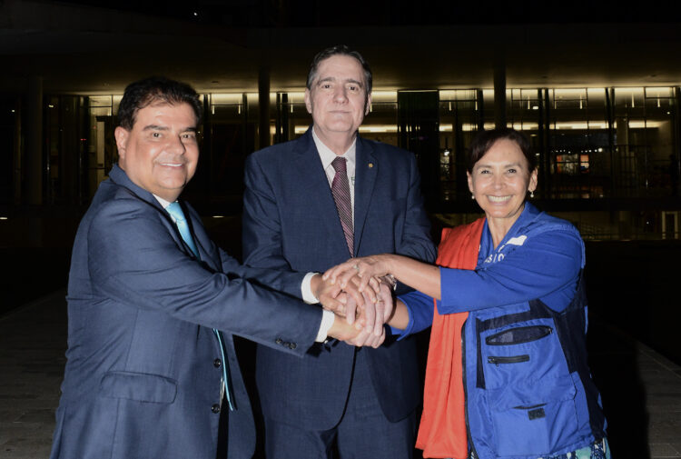 Senador Nelsinho Trad homenageia 120 anos da OPAS com projeção no Congresso