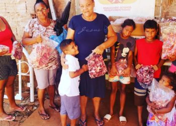 Ong pede doações de panetones para entregar junto com brinquedos às crianças no Natal
