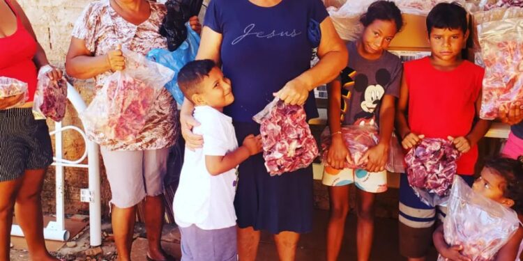 Ong pede doações de panetones para entregar junto com brinquedos às crianças no Natal