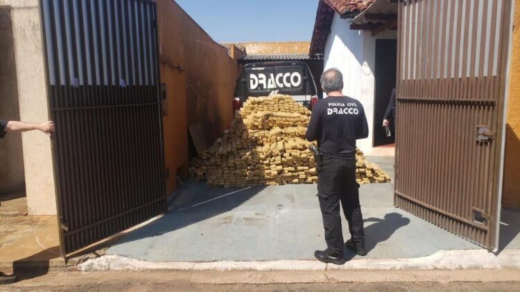 Vídeo: Casa do Narcotráfico com mais de 2 toneladas de maconha é fechada no Santo Antônio