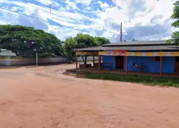 Homem é morto em bar, entre suspeitos pela morte, 1 mulher que deu a arma ao atirador