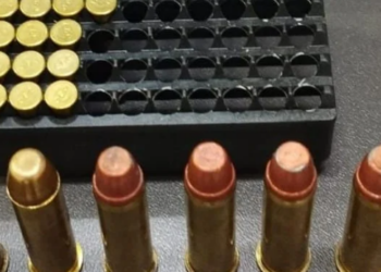 Dois são presos por comércio ilegal de arma de fogo no Jardim Tijuca