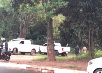 Casa de câmbio é assaltada na fronteira e polícia troca tiros com bandidos em perseguição