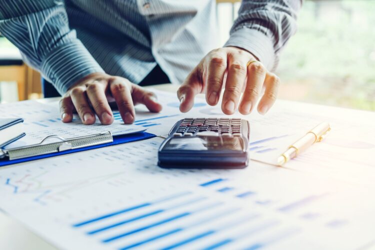 Administração é a área que mais abriu vagas em 2022, revela levantamento