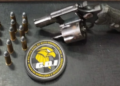 Polícia prende 1 por tráfico de drogas e outro por posse ilegal de arma de fogo na Capital