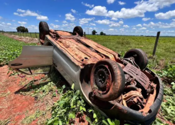 Motorista vai trabalhar em outra cidade, bebe e ao retornar pra casa capota Gol na MS-773