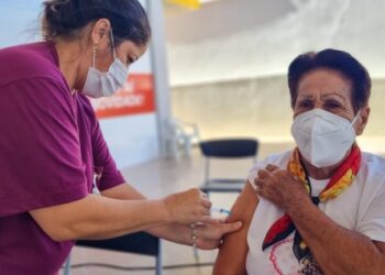 Prefeitura abre três unidades para vacinação e testagem neste sábado na Capital