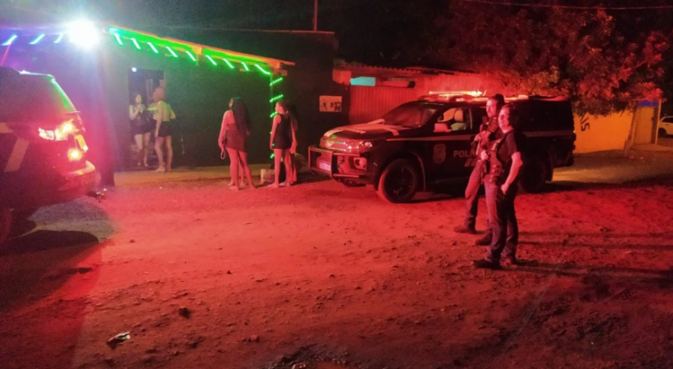 Polícia prende dona de “Zonão”, após encontrar três adolescentes se prostituindo