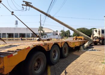Colisões em postes custaram R$ 1,3 milhão no ano passado