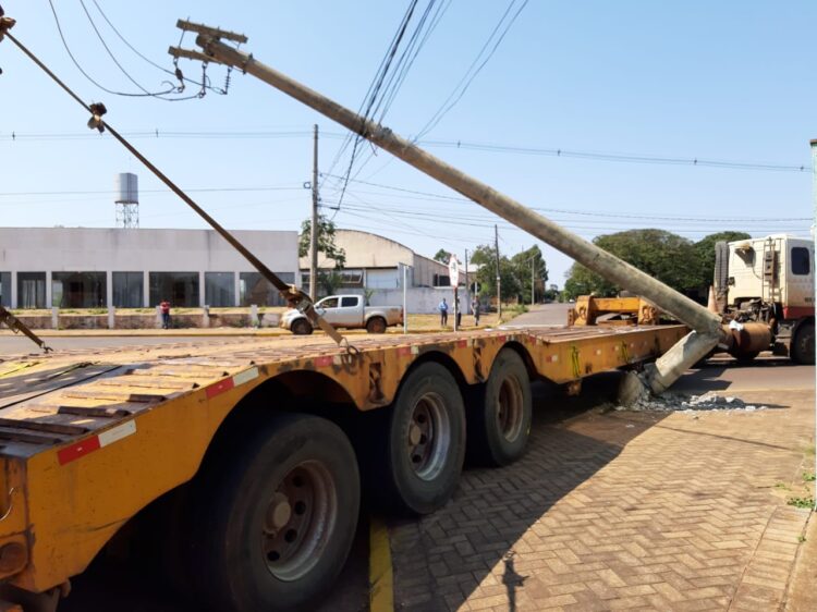 Colisões em postes custaram R$ 1,3 milhão no ano passado