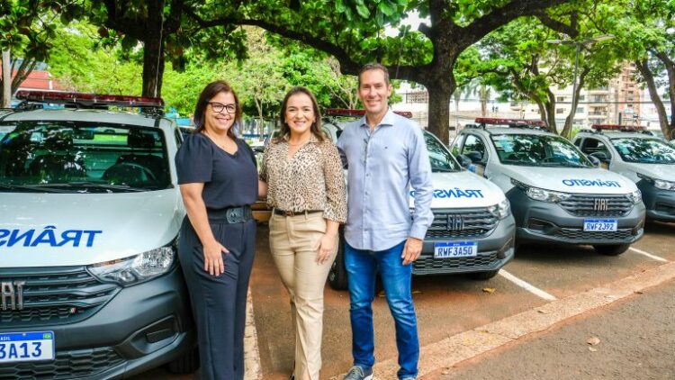Prefeitura entrega novas viaturas para ações de fiscalização no trânsito e mobilidade urbana