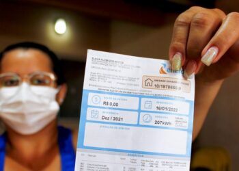 Governador prorroga por mais 14 meses o programa Energia Social, beneficiando 152 mil famílias carentes