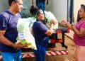 Prefeitura leva cestas de alimentação para famílias em situação de vulnerabilidade