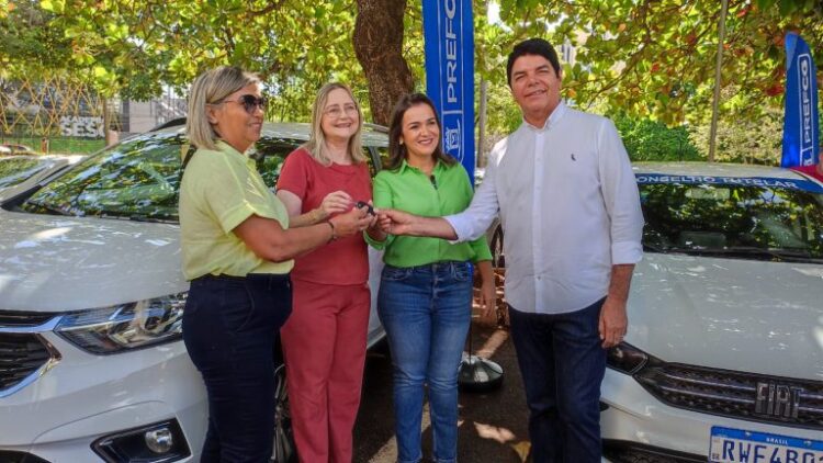 Prefeitura entrega veículos e equipamentos para Conselho Tutelar e Centro Dia