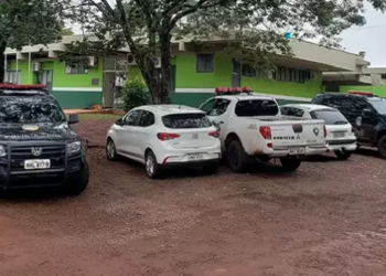 Dupla armada leva S-10 de viajante que parou em posto de combustíveis para descansar