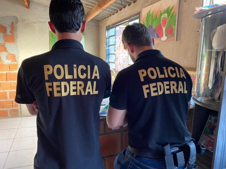 PF descobre esquema de notas falsas, após criminosos usarem na compra de carro em MS
