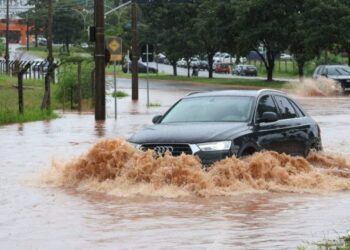 Defesa Civil alerta que população deve tomar cuidado com áreas alagadas