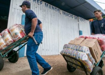 Prefeitura inicia entrega da merenda escolar para retorno das aulas na Capital
