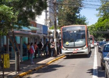 Transporte volta ao normal e prefeita garante que tarifa será menor do que exigida pelo Consórcio