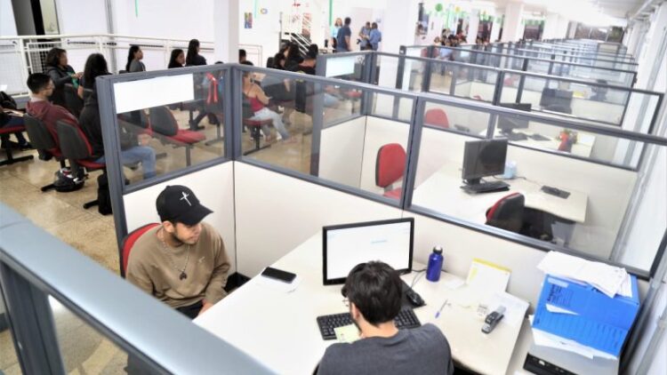 Funsat encerra primeira semana do ano com mais de mil oportunidades de emprego
