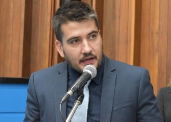 Projeto de lei proíbe músicas alusivas à crimes, drogas e sexo nas escolas