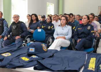 Prefeitura entrega uniforme para 100 novos guardas empossados neste ano