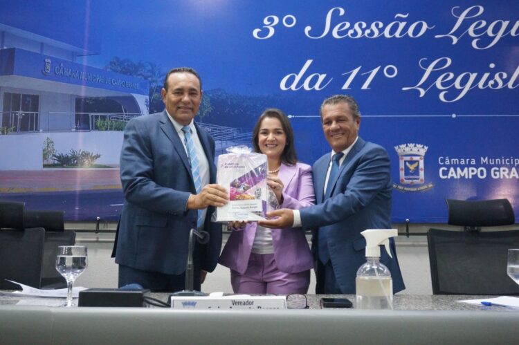 Prefeita destaca trabalho conjunto com Legislativo e expectativas para 2023