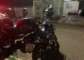 Jovem é alvejado por 3 atiradores, tenta entrar em casa, não consegue e morre na casa de vizinhos