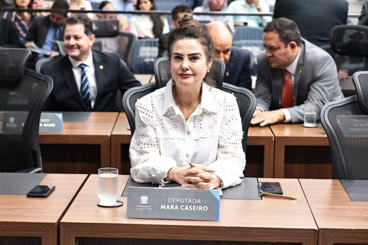 Deputada volta a defender retomada da carga horária de 6h dos servidores estaduais