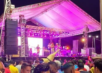 Ribas do Rio Pardo tem Carnaval animado e muita gente esperando o segundo dia de festa